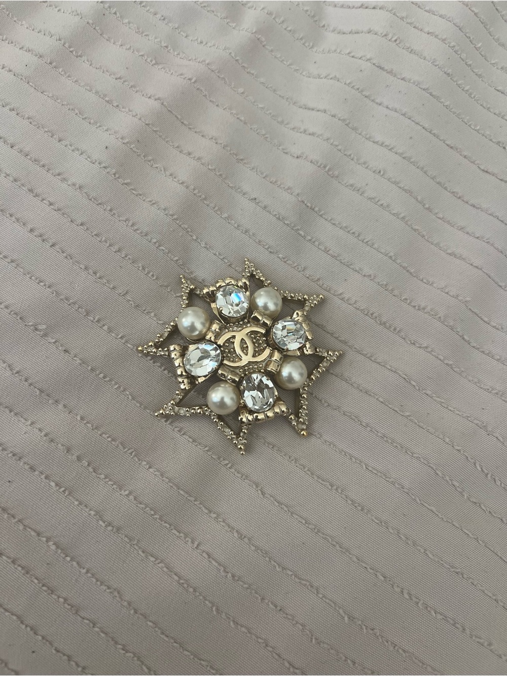 CHANEL 06A Brooch - Picture 3 of 8